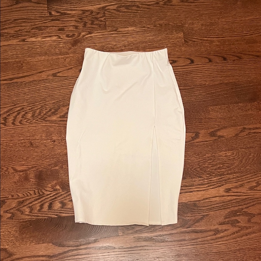 White Donna Mizani Jersey mini with side slit